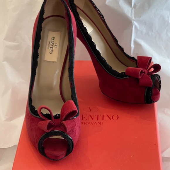NIB Valentino Garavani Red Suede Bow Heels Right Shoe 38 Left Shoe 38.5 Lace - Picture 1 of 16